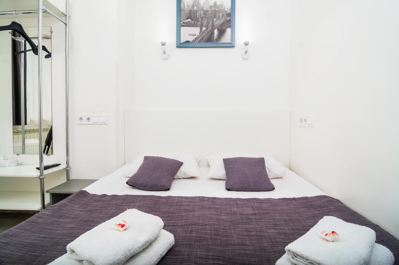 Smart Hotel Rooms Near Metro 24/7 Kyiv Exterior photo