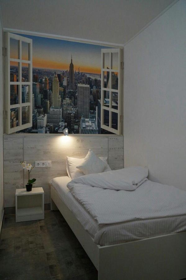 Smart Hotel Rooms Near Metro 24/7 Kyiv Exterior photo